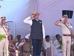 महाराष्ट्र: CM देवेंद्र फडणवीस ने 154 शहीद पुलिसकर्मियों को दी श्रद्धांजलि, बलिदान को किया नमन