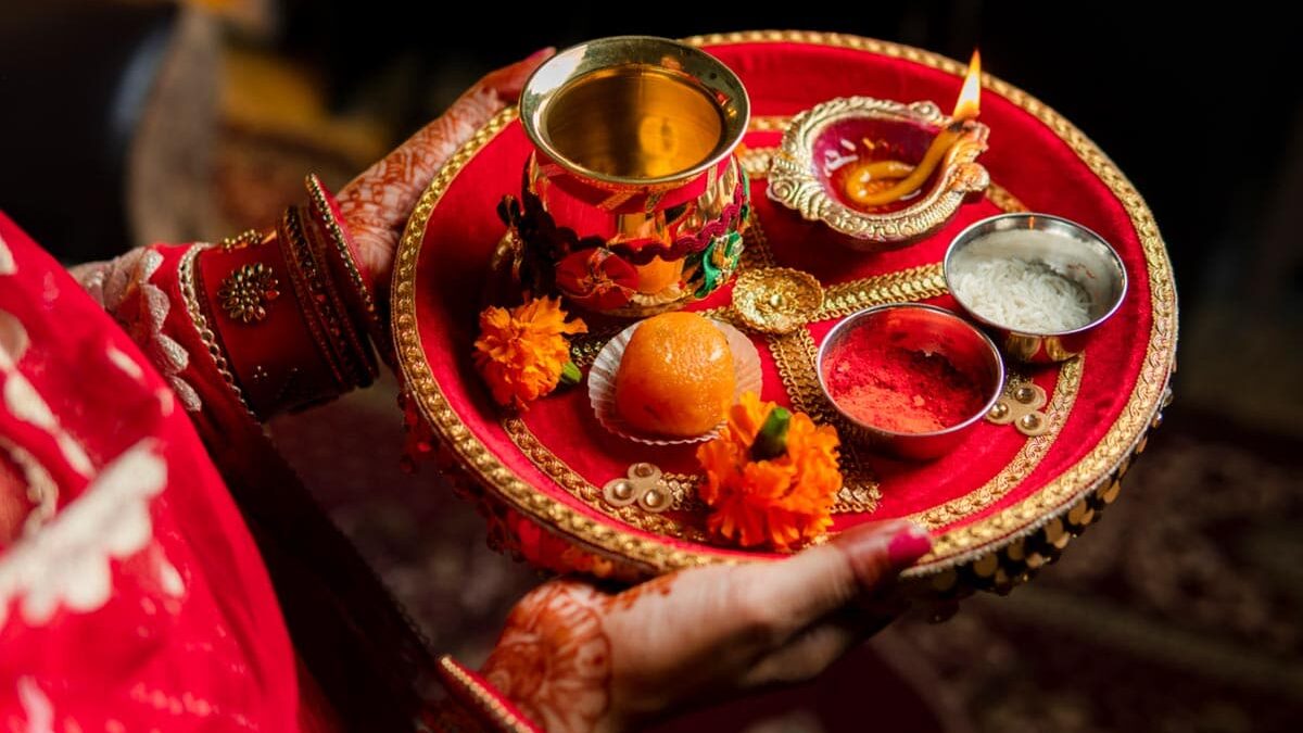 करवा की टोंटी में क्यों लगाई जाती हैं सींकें