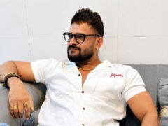 Khesari Lal Yadav के मुंह पर किसने मारी चप्पल? बीच में रोकना पड़ा गाना