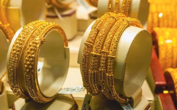 Gold Price Today 26 October 2026: सोने की कीमतों में गिरावट जारी, खरीदने से पहले जानें देशभर में 18K, 22K और 24K गोल्ड के ताजा रेट्स