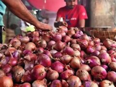 दिवाली पर प्याज-लहसुन का डबल झटका: खुदरा भाव 70 के पार