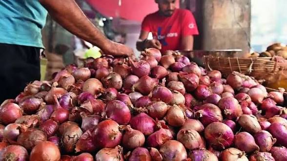 दिवाली पर प्याज-लहसुन का डबल झटका: खुदरा भाव 70 के पार